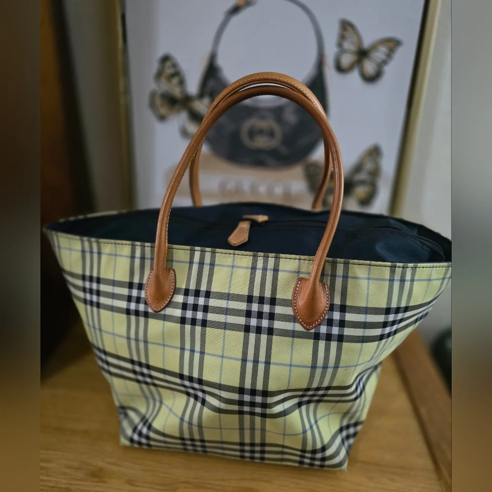 Burberrys Euc Nova Check Tote - Picture 3 of 11